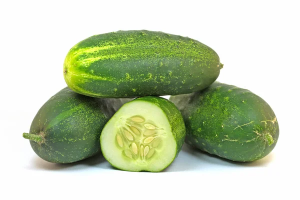 Groene Komkommer Tegen Een Witte Achtergrond — Stockfoto