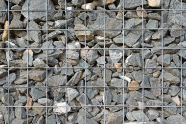 Gabion ezilmiş taşlarla dolu.