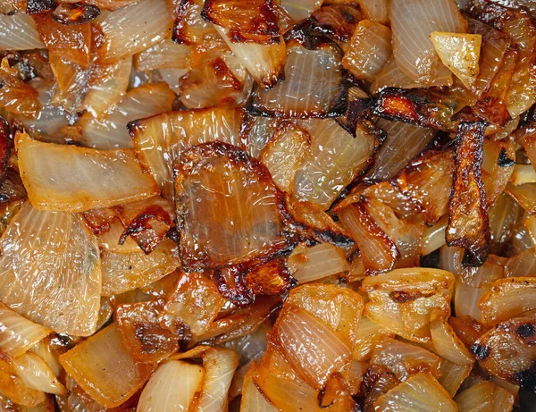 Beyaz arka planda çiçek açan gerberalar