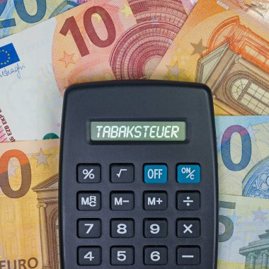 Ekranda yazılı Tütün Vergisi olan hesap makinesi