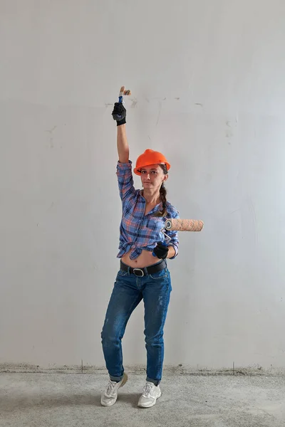 Классный работник с набором инструментов и веревкой — стоковое фото