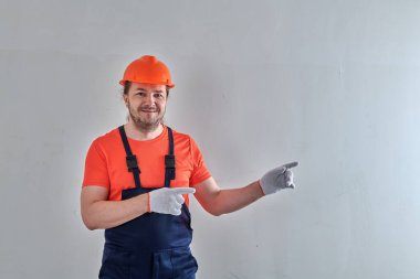 Evde tadilat için bir ustabaşı var.