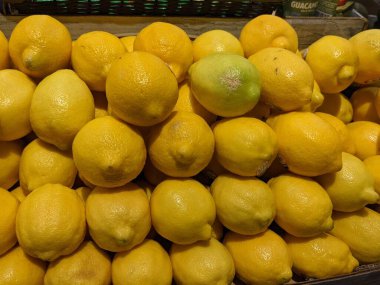 Satın Almak İçin Çeşitli Organik Limonlar
