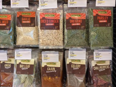 Satın Almak İçin Mevcut Çeşitli Baharatlar