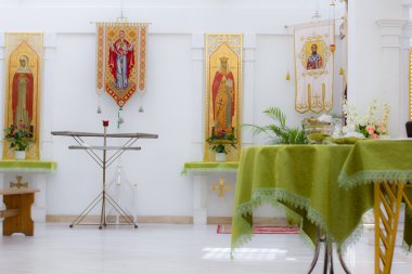 Modern bir kilisenin iç görünüm