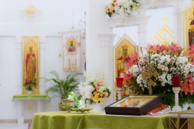 Modern bir kilisenin iç görünüm