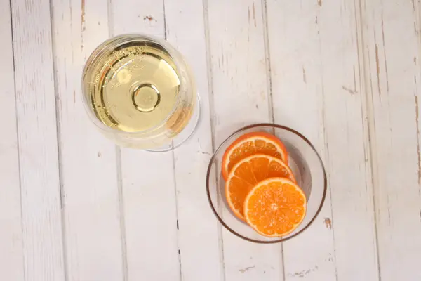 Sweet cocktail. Sparkler with champagne glass — Stock Photo, Image