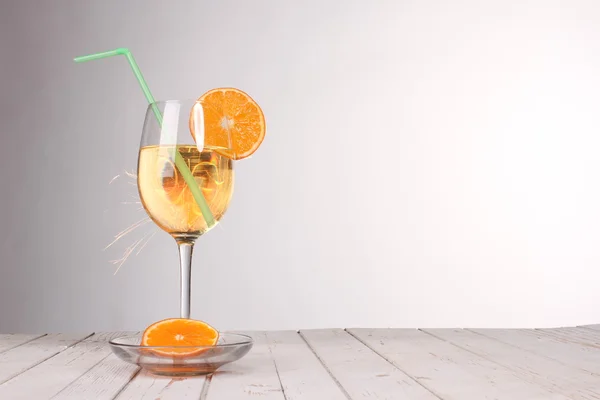 Zoete cocktail. Sparkler met champagne glas — Stockfoto