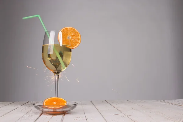 Zoete cocktail. Sparkler met champagne glas — Stockfoto