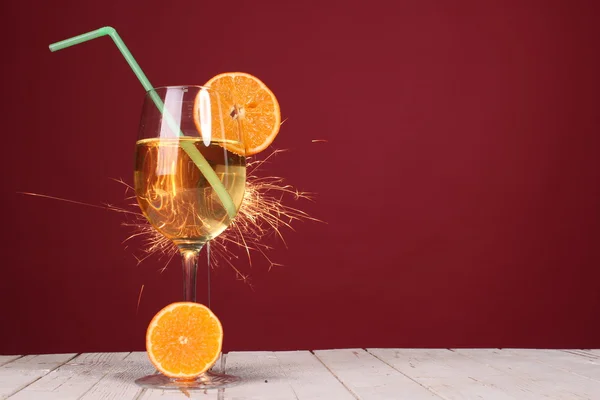 Belo cocktail. Espumante com taça de champanhe — Fotografia de Stock