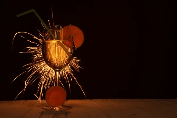 Belo cocktail. Espumante com taça de champanhe — Fotografia de Stock