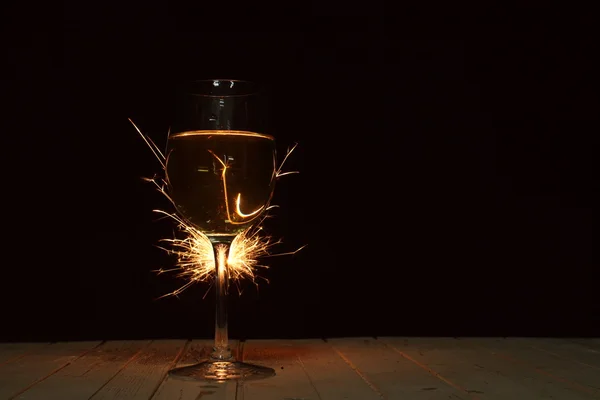 Zoete cocktail. Sparkler met champagne glas — Stockfoto