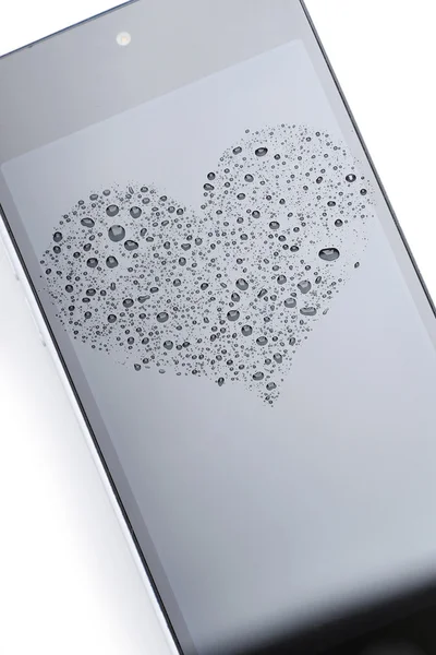 Krople wody na smartphone skreen, serce symbol składa się z wody — Zdjęcie stockowe