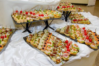 Ikram Servisi yemek, olay,