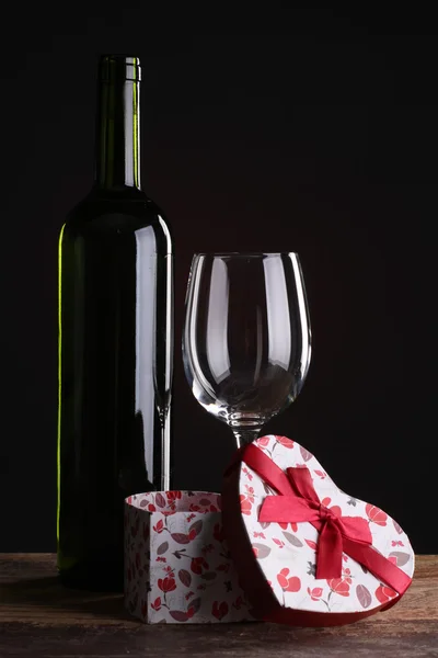 St Valentine 's setting with present and red wine — стоковое фото