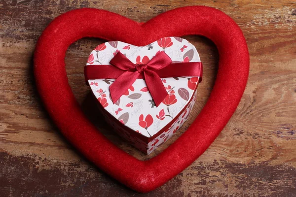 Caja de regalos corazón, concepto de día de San Valentín —  Fotos de Stock