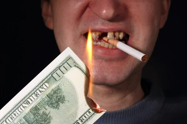 Плохие зубы курильщик — стоковое фото