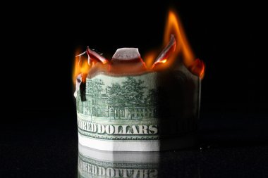 Yangın, yanan Doları, külleri dolar. Kriz