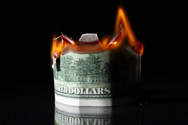 Доллары в огне, горящий доллар, пепел. Кризис — стоковое фото