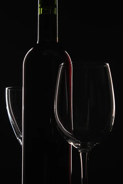 红酒瓶和酒杯 — 图库照片