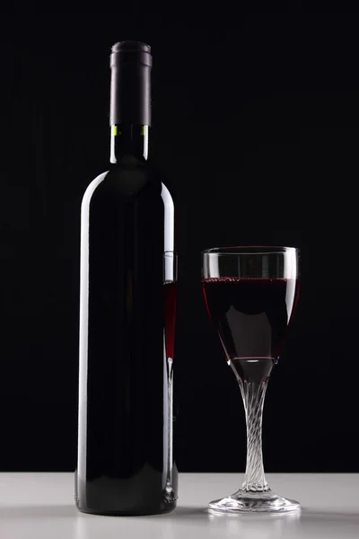 Rode wijn en glas — Stockfoto