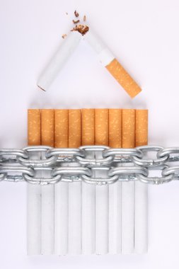 Zincirleme sigara. Kavramsal görüntü.