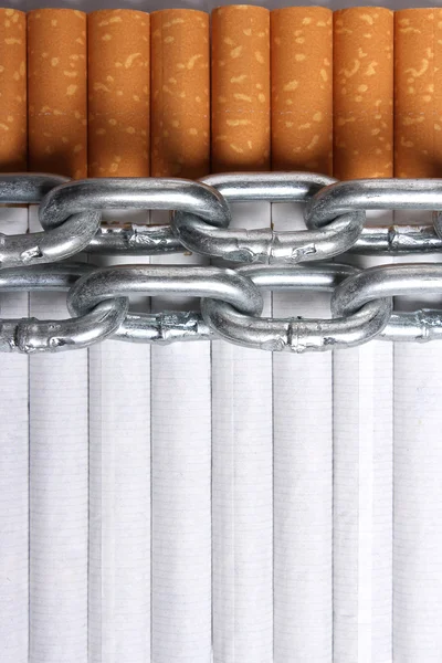 Chained cigarettes. Conceptual image. — Stock Photo, Image