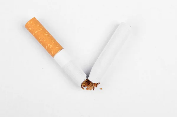 Broken cigarette — Stock Photo, Image