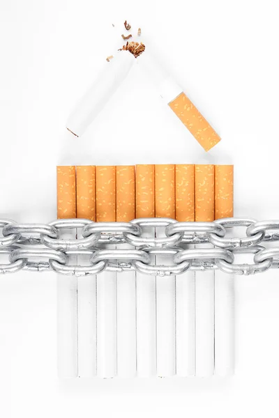 Chained cigarettes. Conceptual image. — Stock Photo, Image