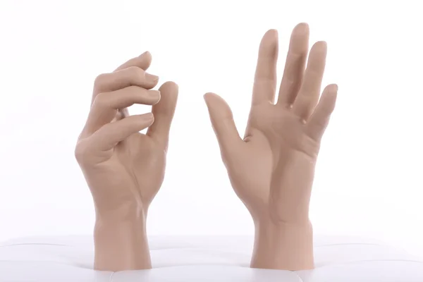 Ręce do góry, ręce plastikowej lalki manekinowej — Zdjęcie stockowe