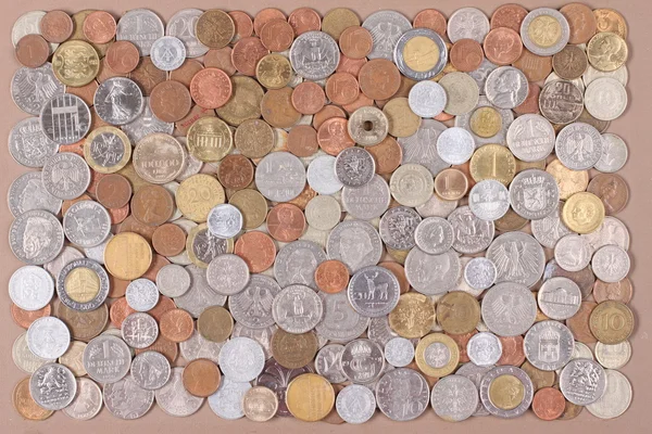 Een collectie van oude munten van over de hele wereld — Stockfoto