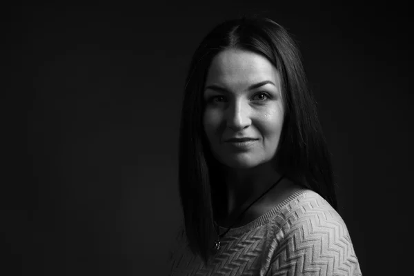 Güzellik siyah ve beyaz kadın yüz, iyi genç kız portresi