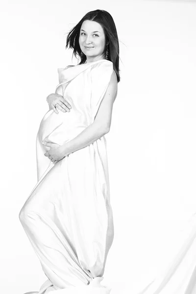 Zwangere vrouw in witte kleren — Stockfoto