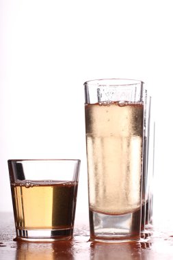 Gözlük ve alkollü içki