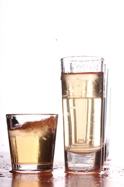 Gözlük ve alkollü içki