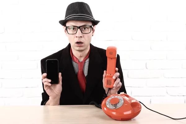 Man with old phone and smart phone — Stock Photo, Image