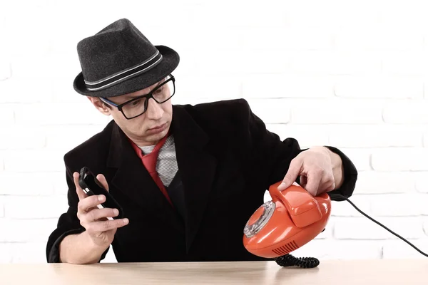 Disappointed handsome, angry, man showing old phone, do non know how to use it — Stock Photo, Image