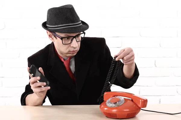 Disappointed handsome, angry, man showing old phone, do non know how to use it — Stock Photo, Image