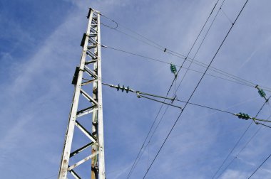 Demiryolları için elektrik pilon