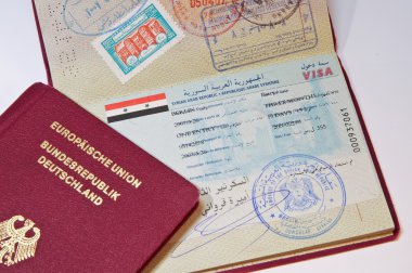 Bir Alman pasaportu Close-Up