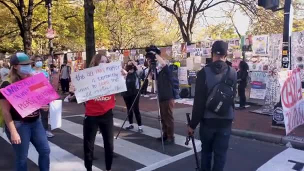 Washington Usa 2020 Crowd Gathered Black Lives Matter Plaza White — стоковое видео