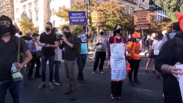 Washington Usa November 2020 Protesters Gathered White House Banners Flags — Stock Video