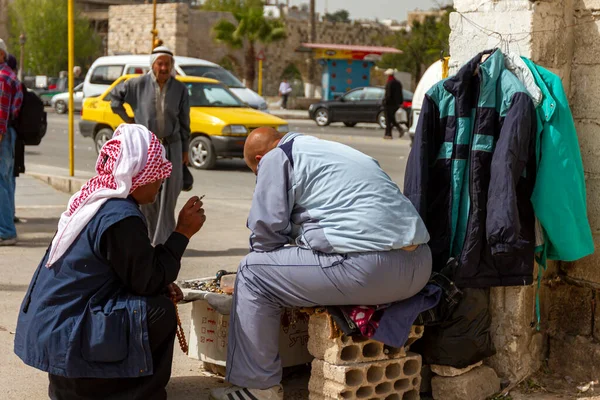 Hama Suriye 2010 Suriyeli Sokakta Konuşuyor Bir Tanesi Bir Tuğlanın — Stok fotoğraf