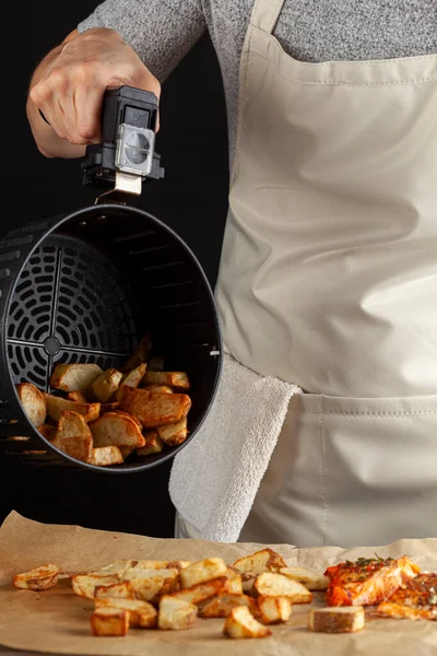 Caucasian Woman Chef Dumping Fresh Made Fried Potato Chunks Piece — Stock Photo, Image