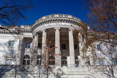 Washington DC, ABD 11-29-2020: Ulusal Amerikan Devrimi Kızları Derneği 'nin (DAR) Anayasa Salonu binası, tarihi bir dönüm noktası ve Washington DC' de lüks bir konser salonu.