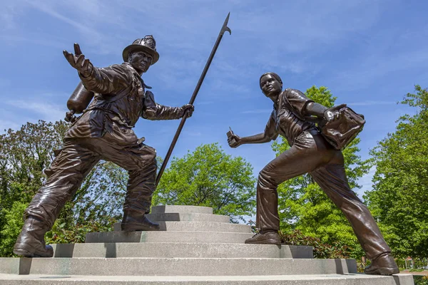 Annapolis Usa 2021 Maryland Fire Rescue Services Scultura Commemorativa Raffigurante — Foto Stock