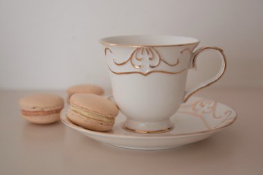 Bir fincan çayla makarna. 