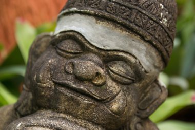 yaprakları taş heykel