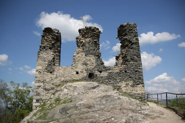 Руины замка Андельска Гора — стоковое фото