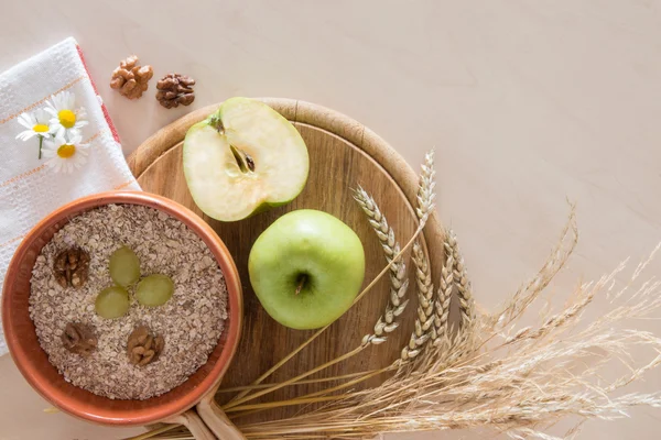 Elma ve uzay ile sağlık kahvaltıda metin